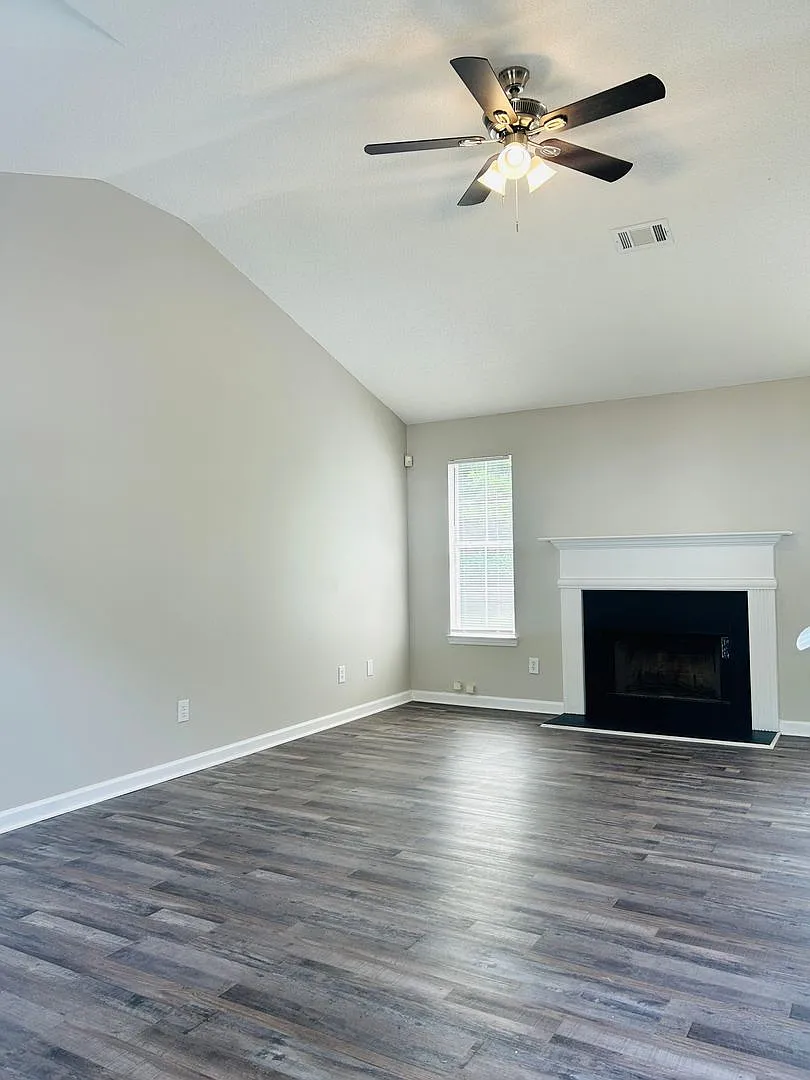 Great location, newly renovated 3 bedroom home in Rex! Must see! — Photo 4