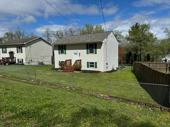 2322 Robins View Dr SW, Roanoke, VA 24015