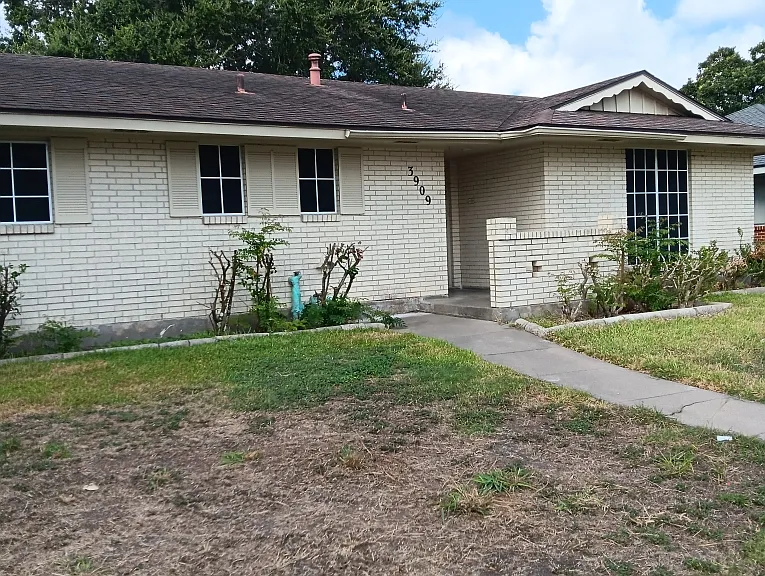 3909 Panama Dr — Photo 2
