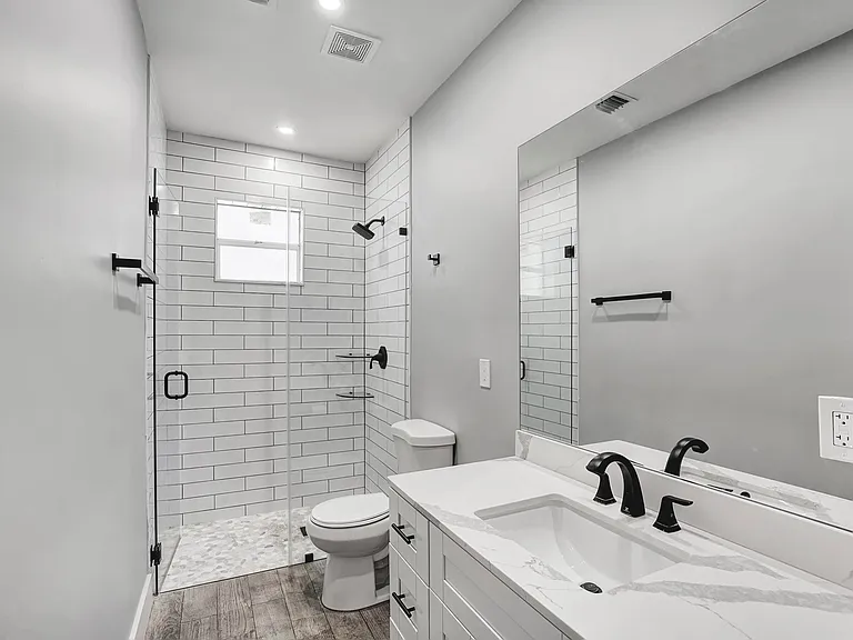 724 SW 9th St — Photo 14