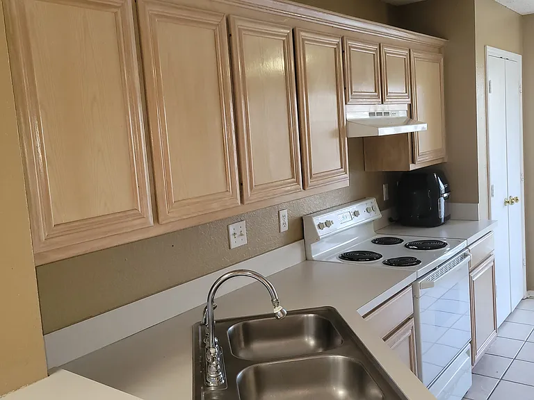 5701 Alicante Dr — Photo 7