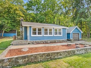 19 Oriole Rd, Oak Ridge, NJ 07438