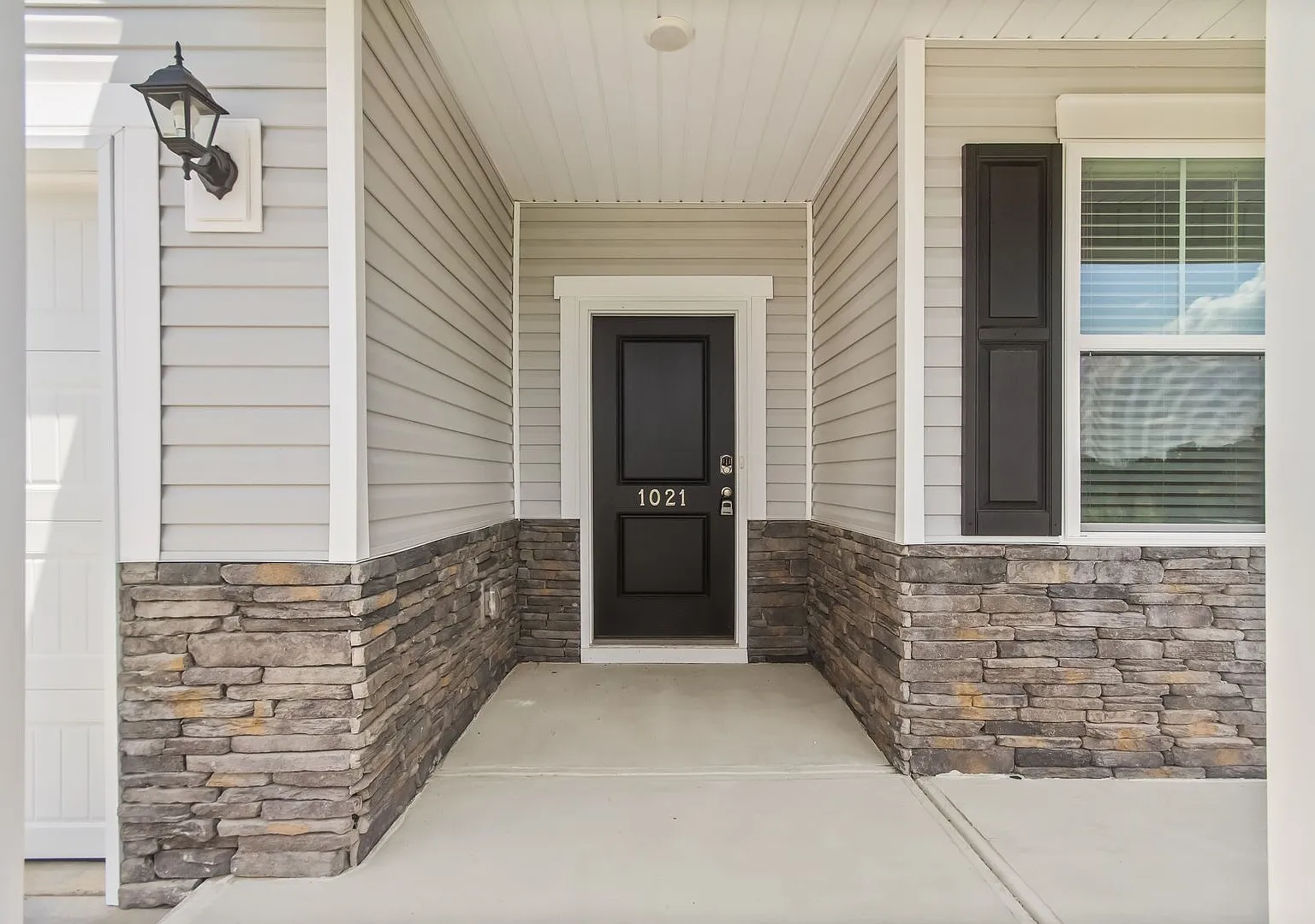 Newly Built 4 Bedroom Home In Halton Oaks With Resort Style Amenities — Photo 3