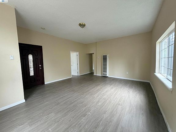 2nd image of 907 S 10th St