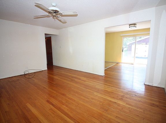 4th image of 5023 W 81st St