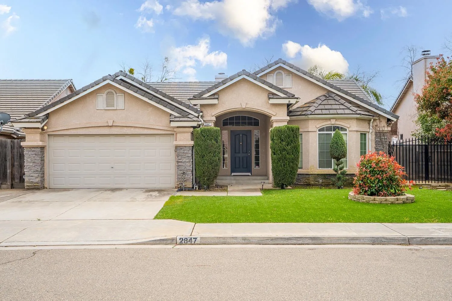 2847 E Granada Ave photo 1