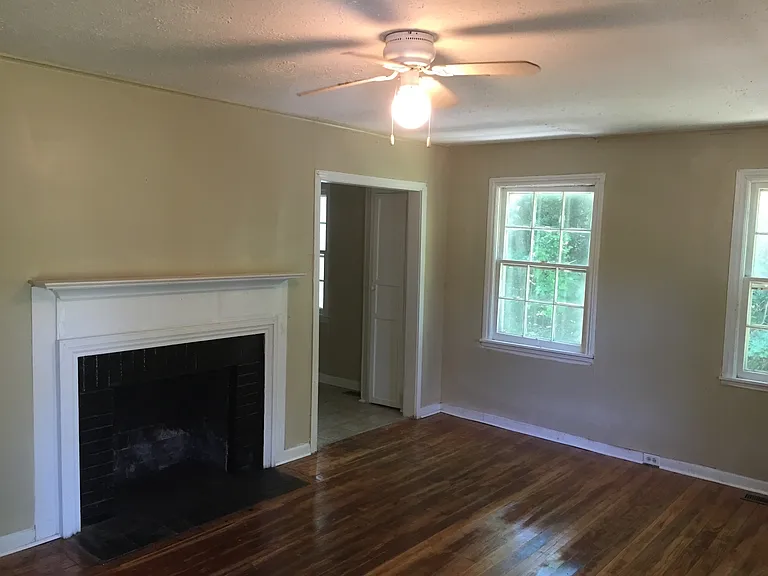 27 Stuart Dr — Photo 3