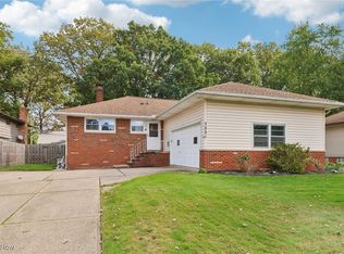 7221 Craigmere Dr, Middleburg Heights, OH