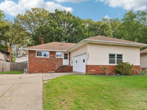 7221 Craigmere Dr, Middleburg Heights, OH 44130