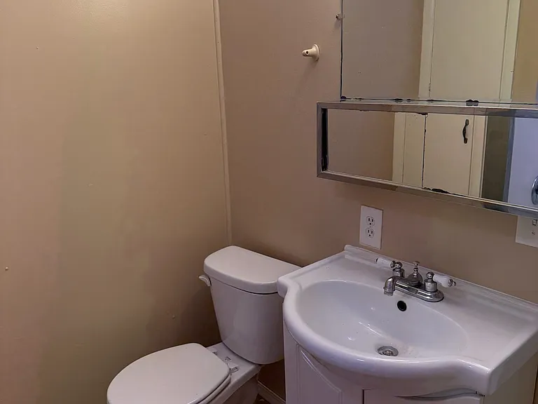 924 Commercial St #4 — Photo 6