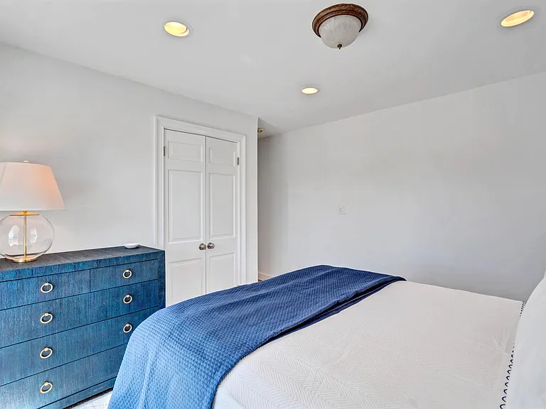 706 Morven Ter — Photo 23
