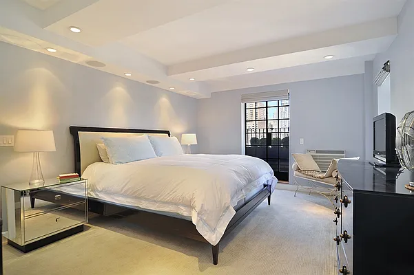 Sold by Corcoran | media 23