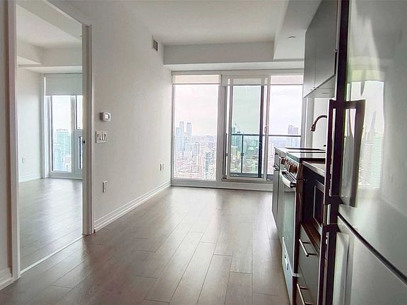 3rd image of 251 Jarvis St #4812
