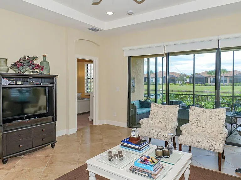 5867 Cavano Dr — Photo 7