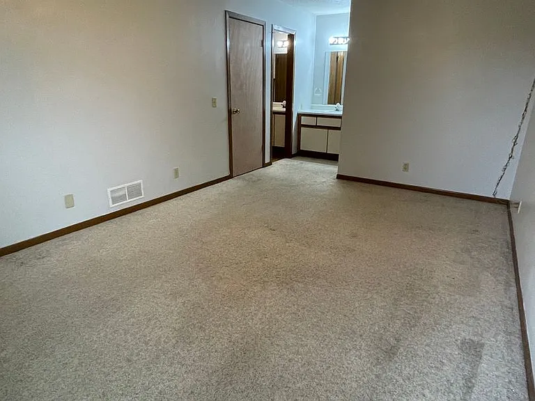 1210 Clover Ridge Ct — Photo 15