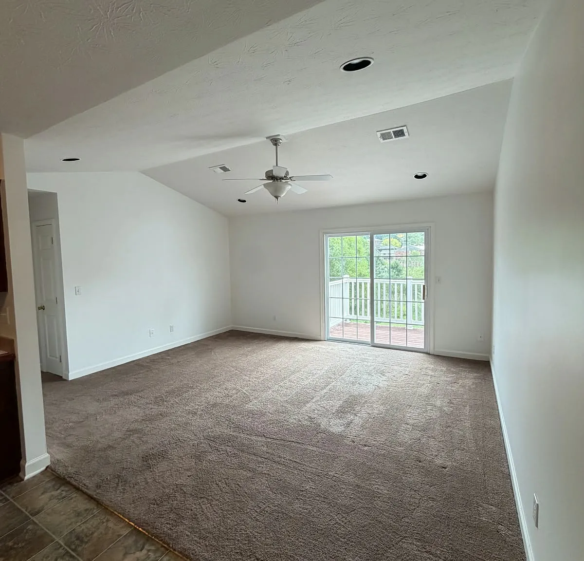 2 bed, 985 sqft, $1,400 — Photo 1