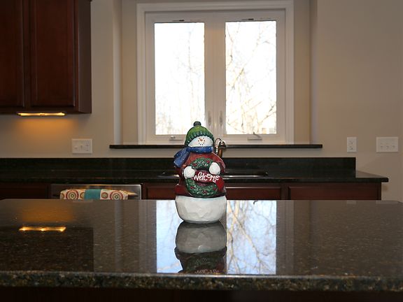 2nd image of 2560 Highcrest Cir