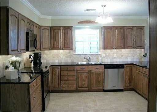 4th image of 42 Chateau Trianon Dr