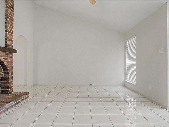 4th image of 9423 Bollingbrook Dr