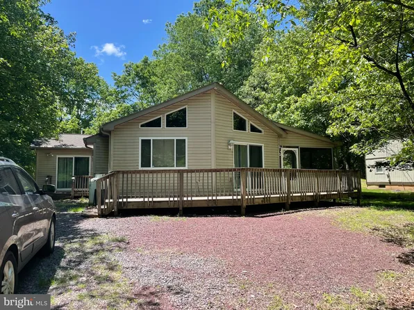 11 Hillyer Gln, Albrightsville, PA 18210
