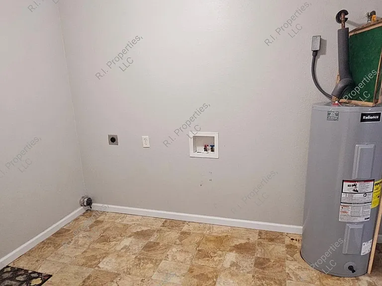 2080 Railroad St #2 — Photo 9