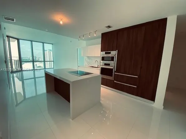 851 NE 1st Ave #1808, Miami, FL 33132