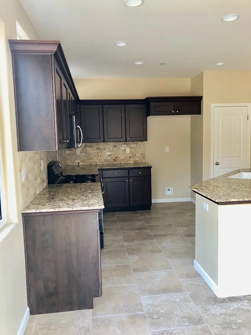 3 Bedroom 2.5 Bath Home In 93230 Available 9/15/2026 — Photo 4