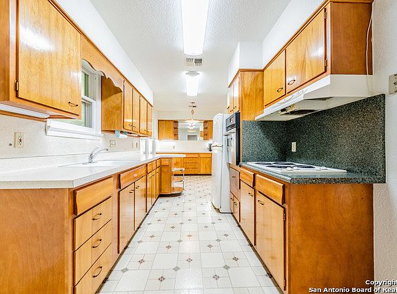 5th image of 239 Haskin Dr