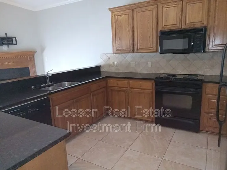 5721 S Lakeshore Dr — Photo 5