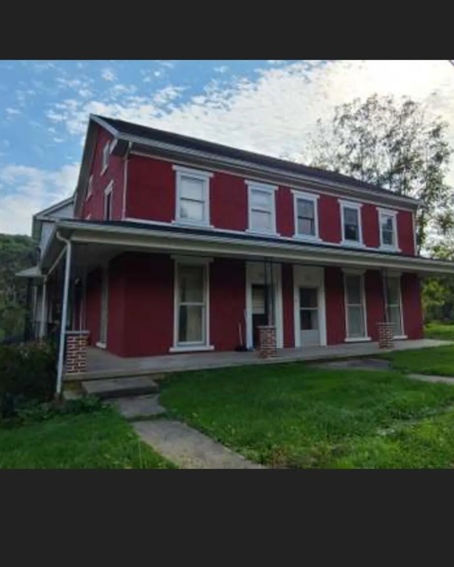 3 bed, 1160 sqft, $1,575 — Photo 1