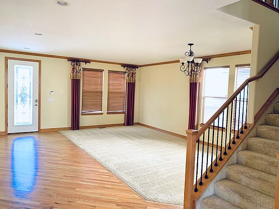 Living room near entrance 