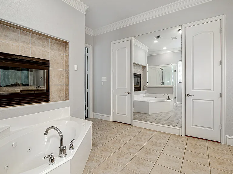 828 Thomas Crossing Dr — Photo 29
