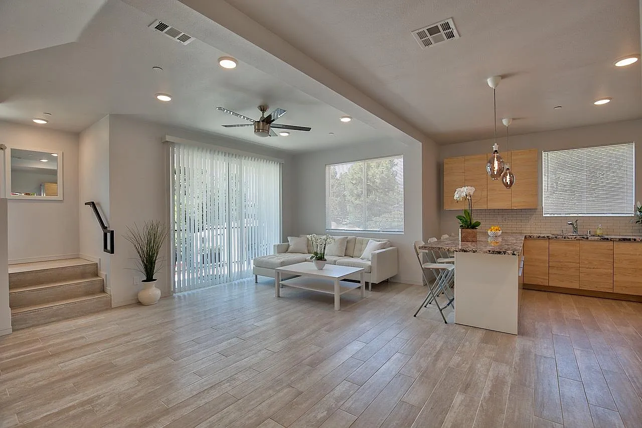 2 bed, 1381 sqft, $3,885 — Photo 4
