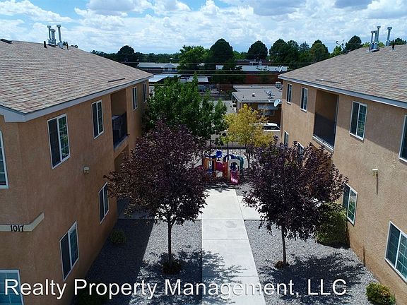 2nd image of 1013 Alvarado Dr SE