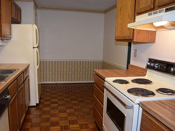 4th image of 907 Donard Park Ave