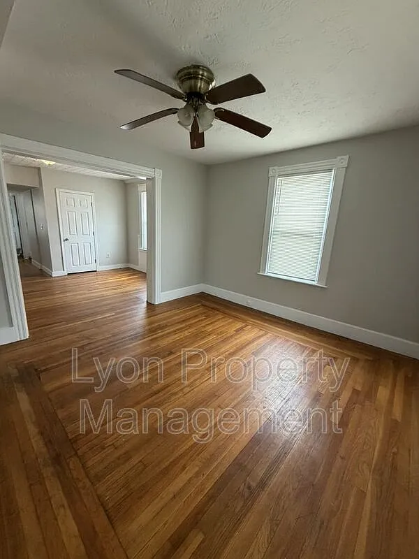 3 bed, 1.0 bath, 1400 sqft, $1,700 — Photo 2