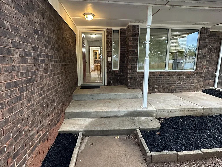 8500 Tiffany Dr — Photo 2