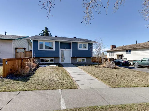 8111 Ranchview Dr NW, Calgary, AB T3G 1G6