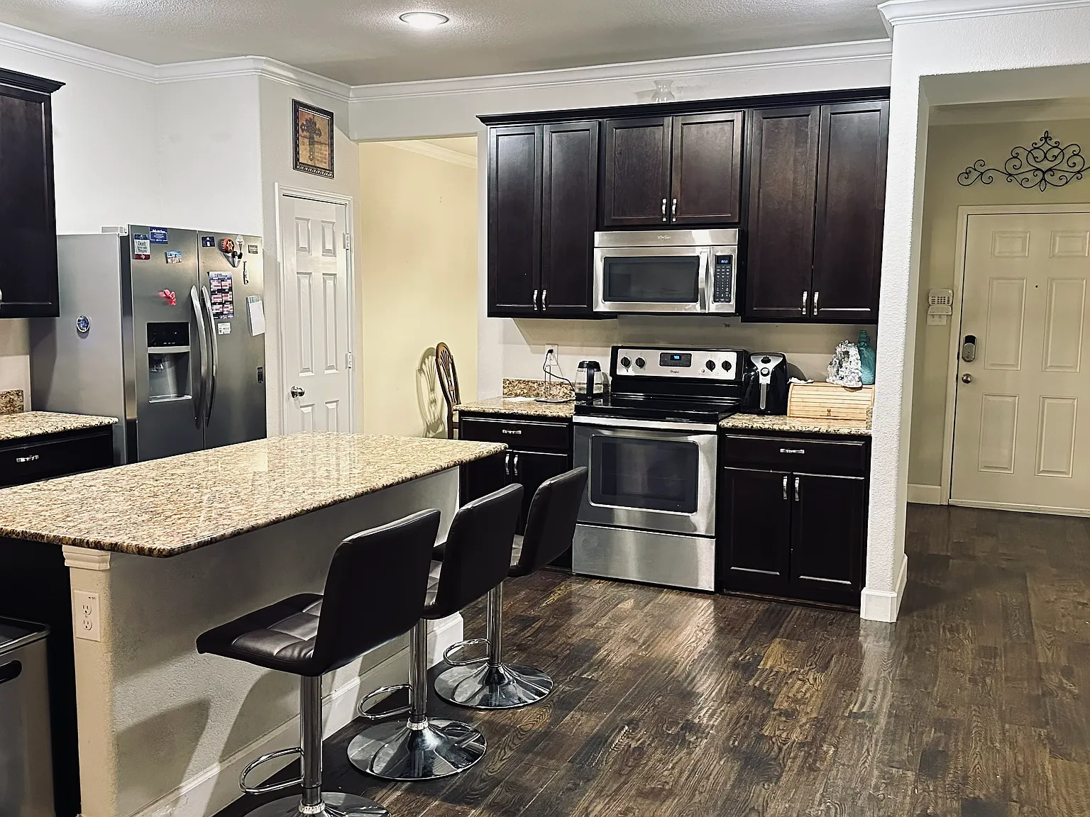 4 bed, 2.5 bath, 2644 sqft, $3,500 — Photo 2