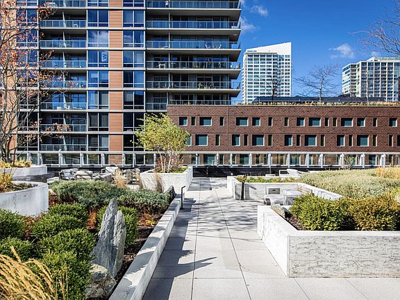 4th image of 715 S Clark St #2509