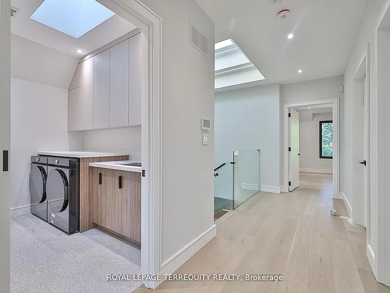 741 Woburn Ave — Photo 34