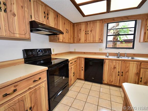 5th image of 18 Willowwood Trl