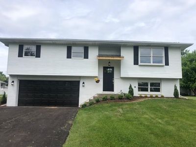 352 E Engel Dr, Valparaiso, IN, 46383