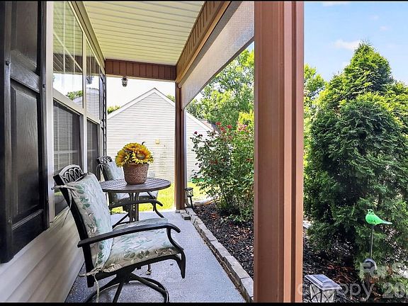 4th image of 6033 Mary Blair Ln