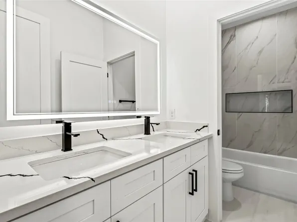 1720 Morris St, Dallas, TX 75212