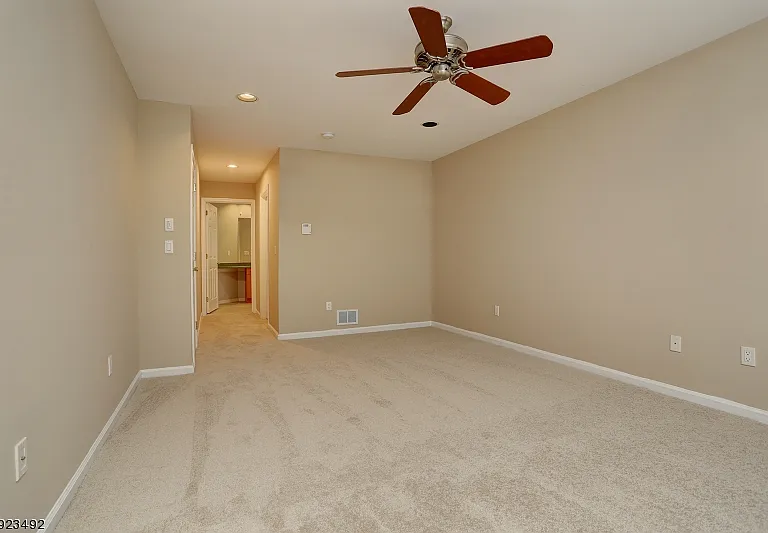 215 Raymound Blvd — Photo 10