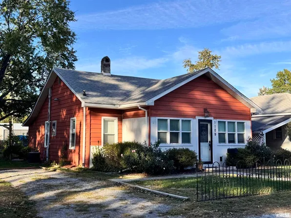1109 E 5th St, West Frankfort, IL 62896