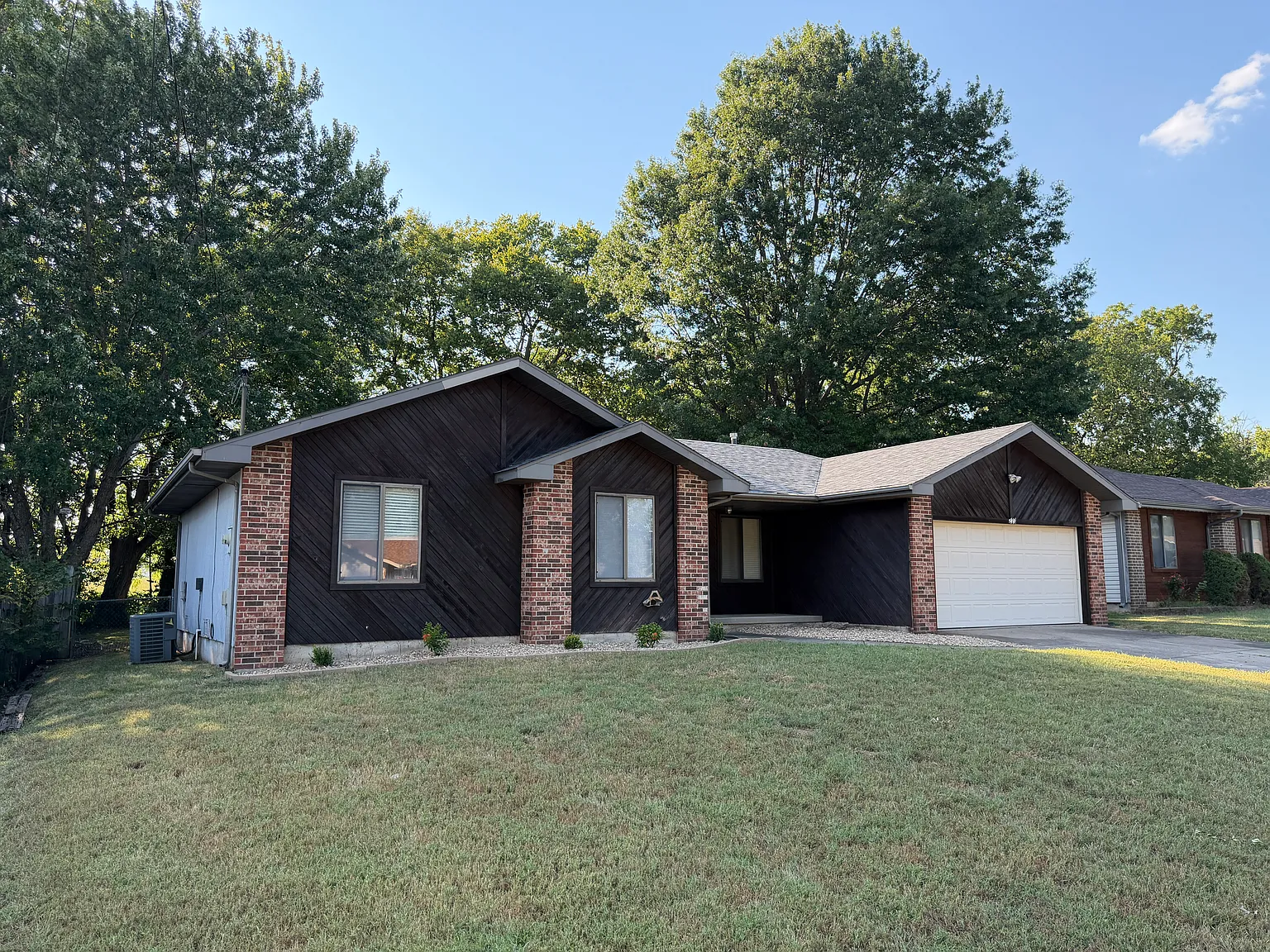 3 bed, 1200 sqft, $1,550 — Photo 1