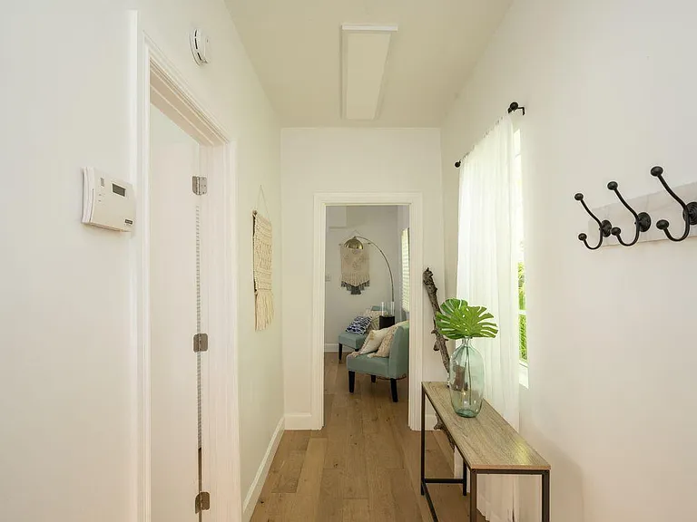 7 Thompson Ln — Photo 3