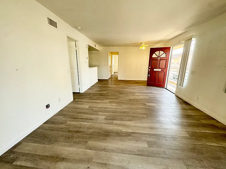 Laurel Apartments — Photo 8